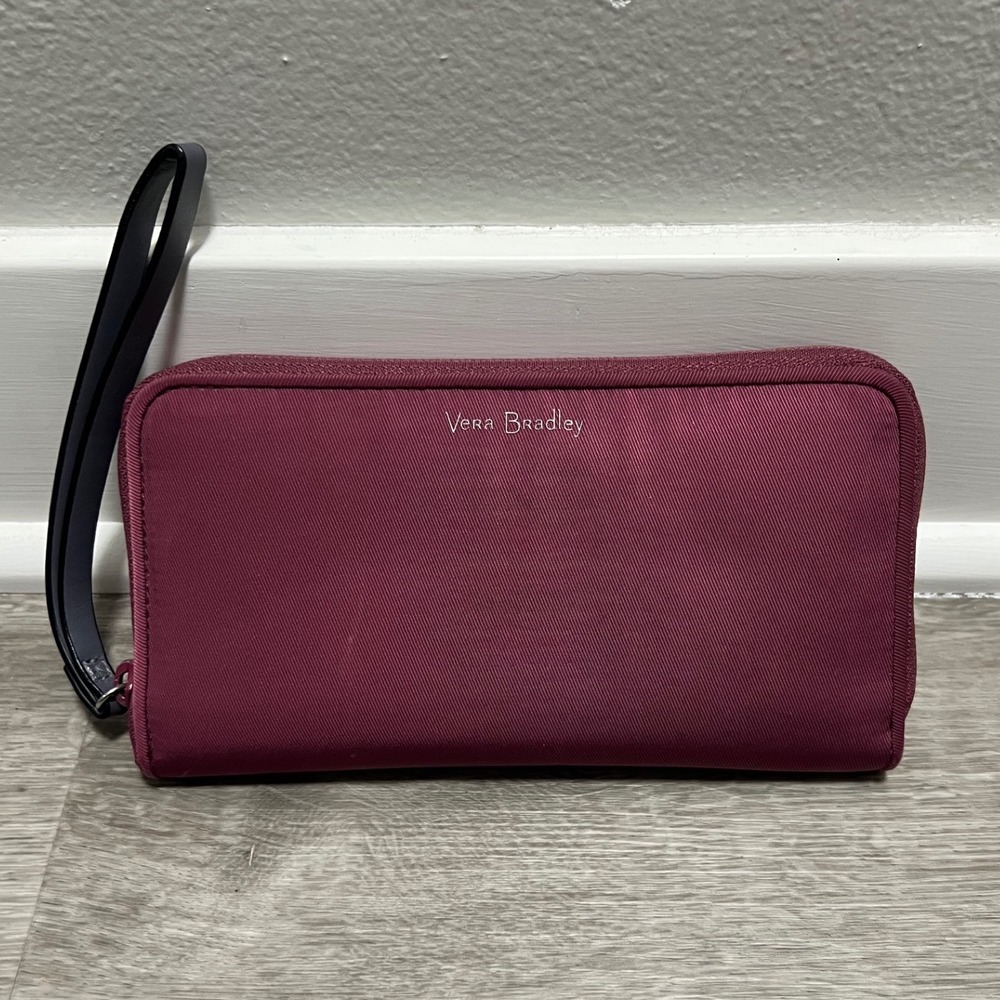 Vera Bradley‎ Zip Around Wristlet Wallet Burgundy Pink Stripe Interior